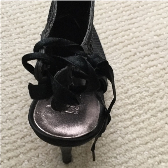 Charles by Charles David size 6.5 heels - Picture 3 of 4